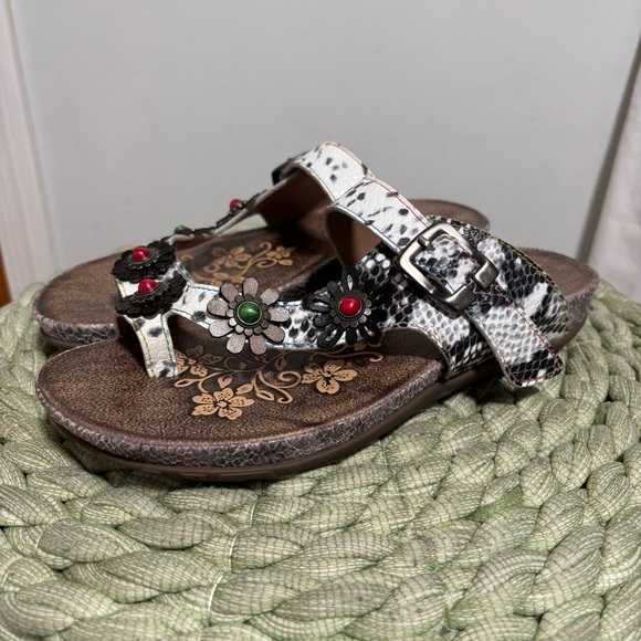 L’Artiste Kindness Gray/White Leather Floral Toe Ring Slide Comfort Sandal NWOB - Picture 3 of 10